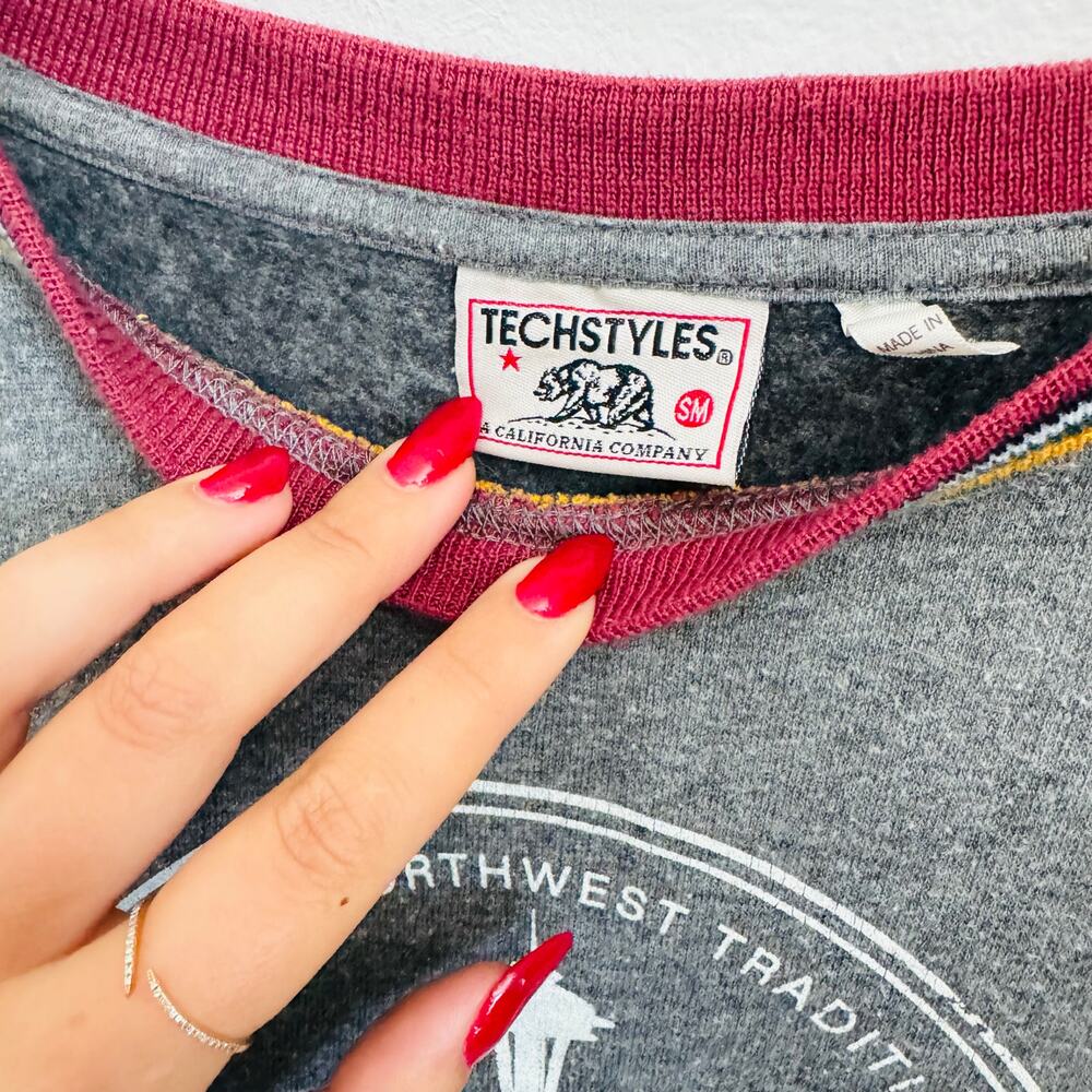 SEATTLE Space Needle Grey Gray Red Gold White Logo Stripe $85 Pullover Sweater S - Picture 3 of 11